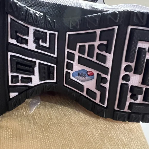 Nike Air Max SNDR—-White and Black - Picture 3 of 7